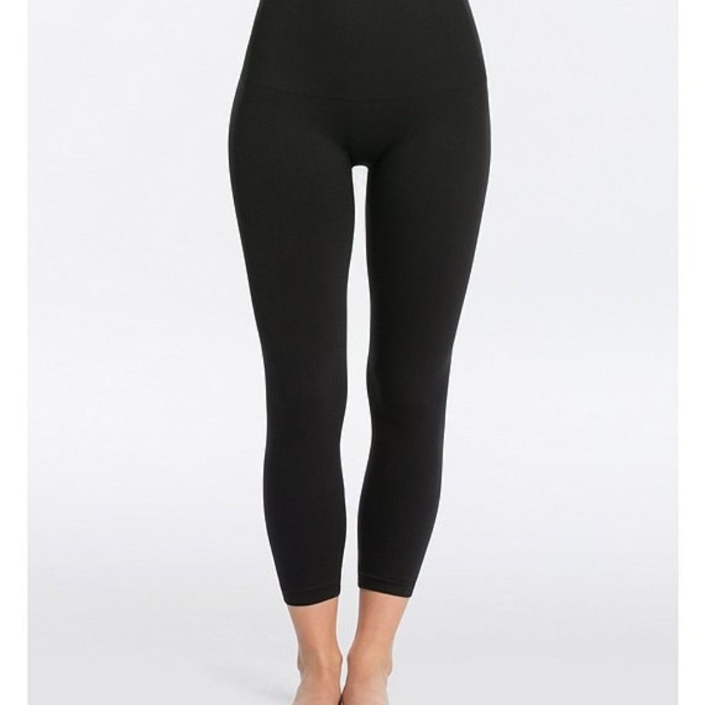 Spanx Look at Me Now Cropped Leggings NWT Very Black Size Small